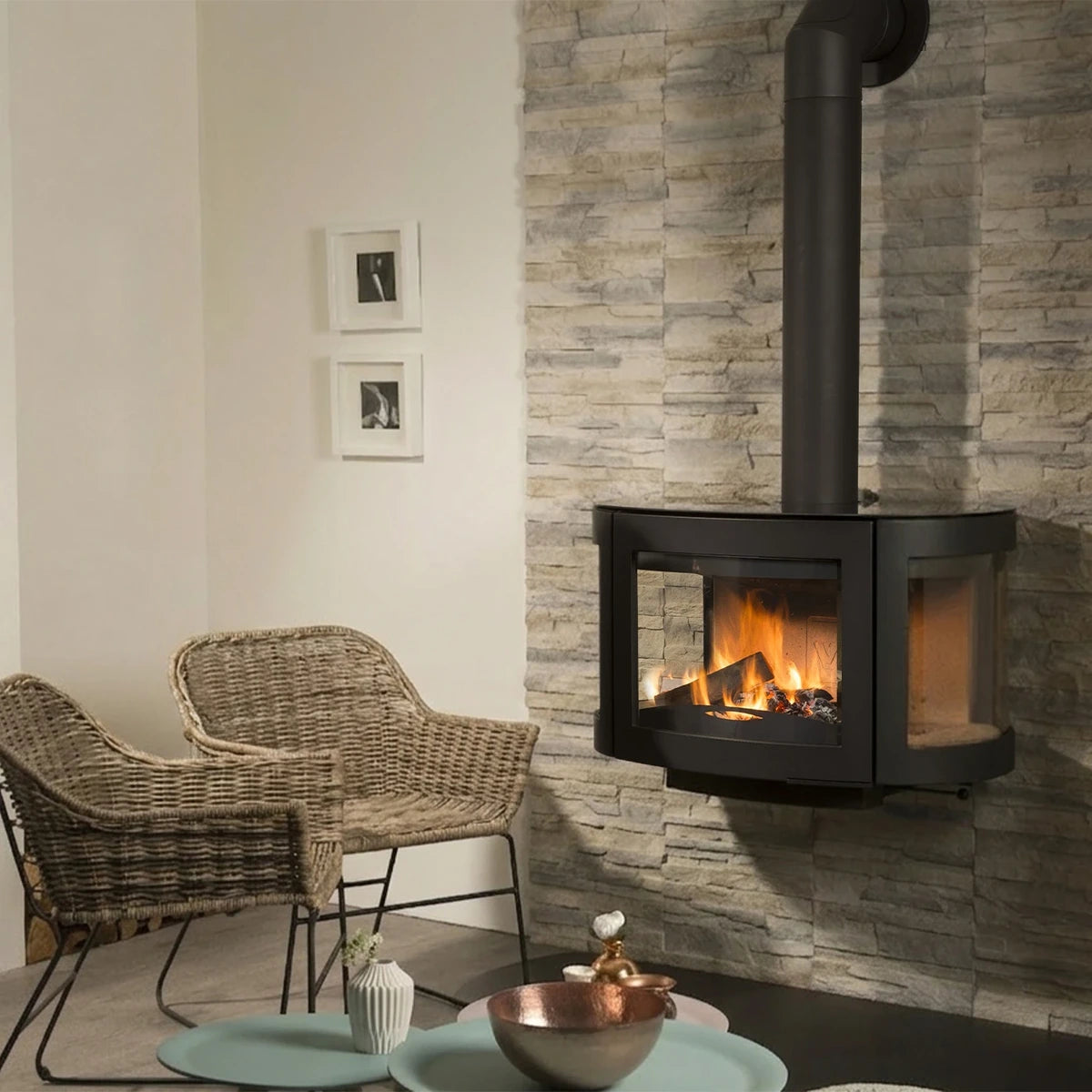Wanders Black Pearl houtkachel in woonkamer sfeerbeeld